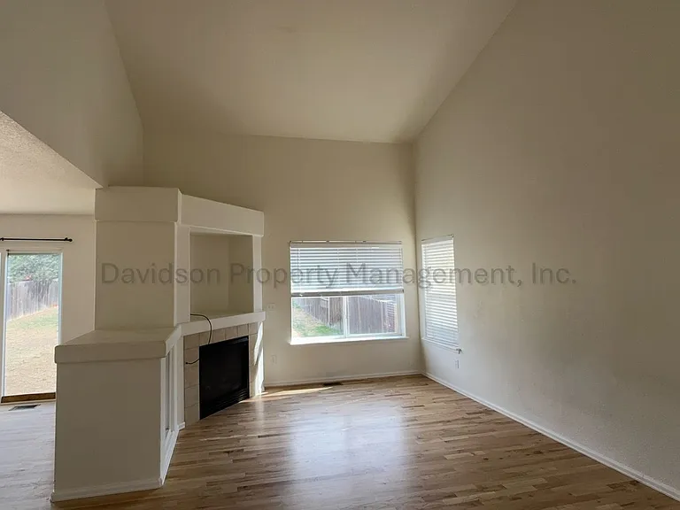 7629 Autumn Knoll Dr — Photo 2