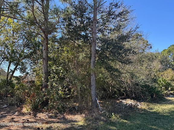 3rd image of 887 Titan Rd SE