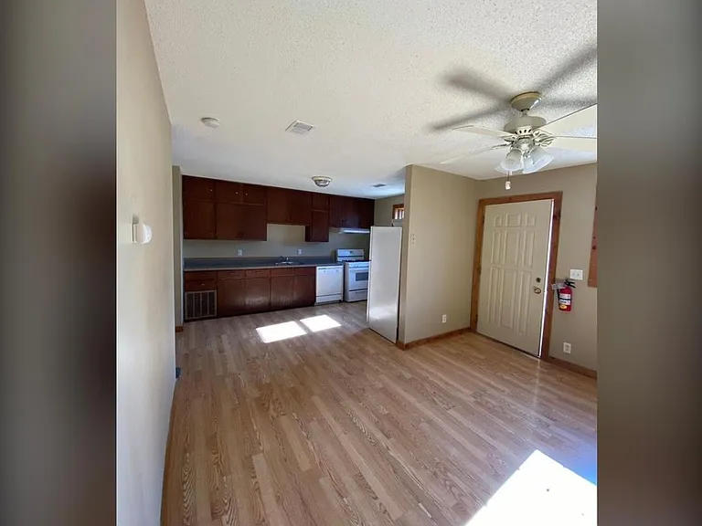 116 Center Ave N #2 — Photo 1