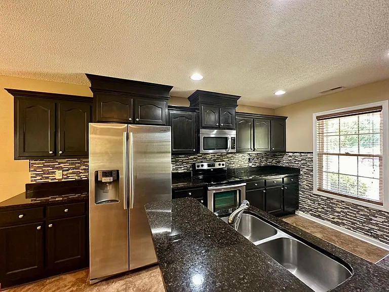 3920 Cantle Dr — Photo 4