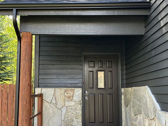3rd image of 1327 W Quail Meadow Rd