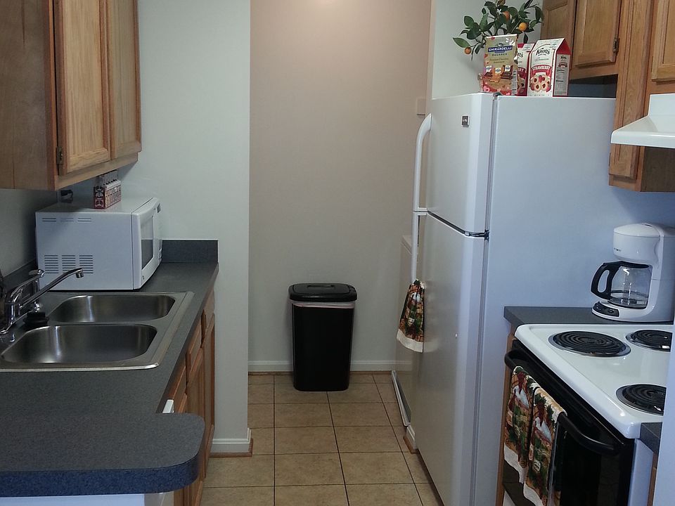 2nd image of 22780 Laurel Glen Rd Unit 215
