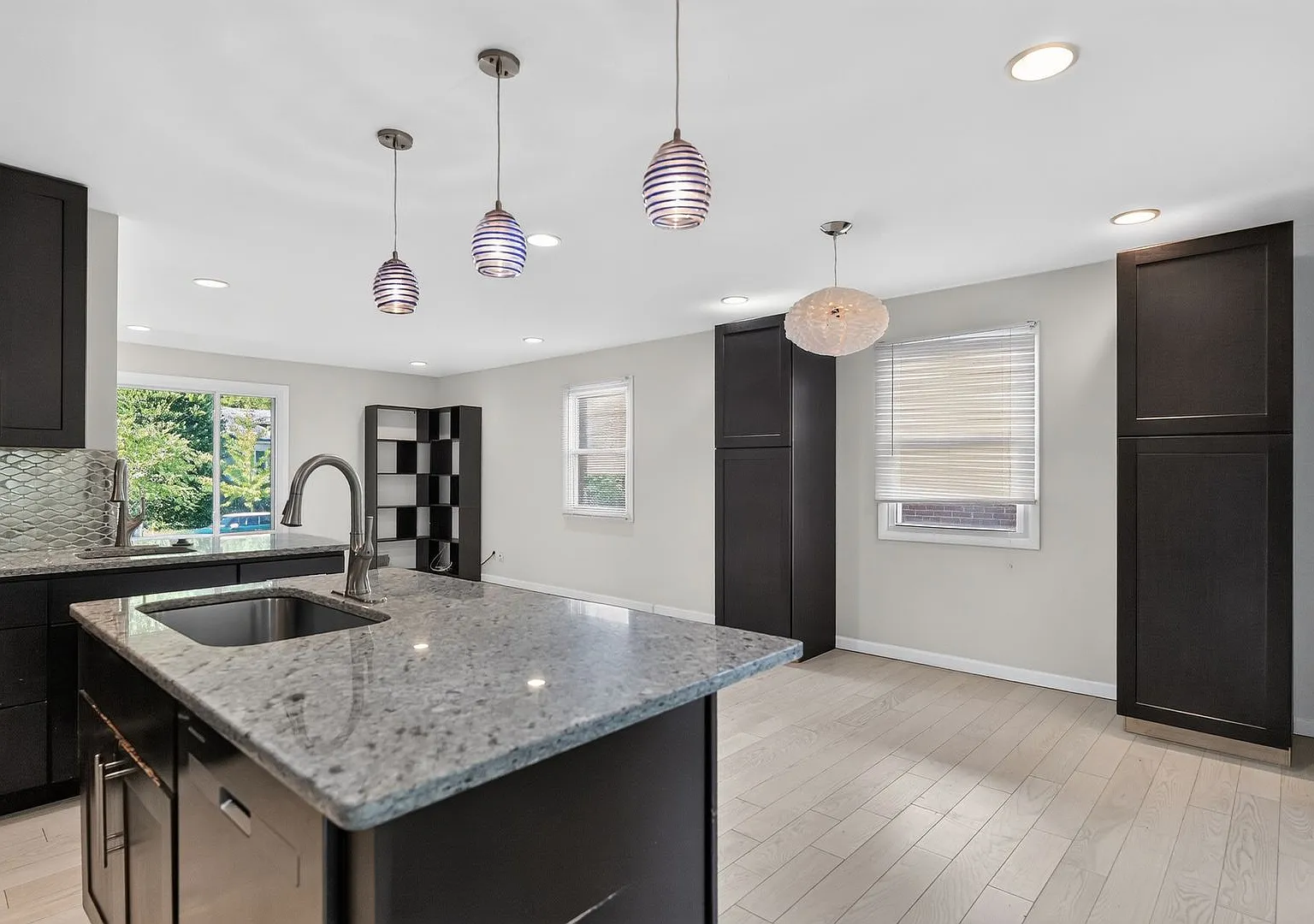 Luxury living in this bright, charming 3bd/2.5bth SF home in North Cleveland Park! — Photo 3