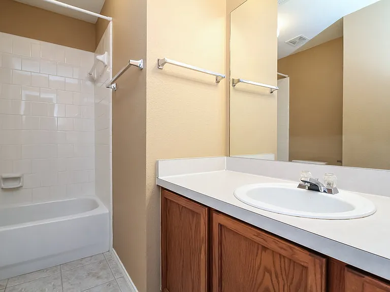 2204 Tailburton Ct — Photo 14