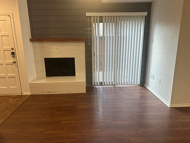 2 bed, 1356 sqft, $1,950 — Photo 2