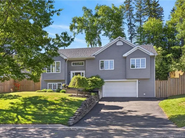 140 Coburn Ct, Fredericton, NB E3B 7A6