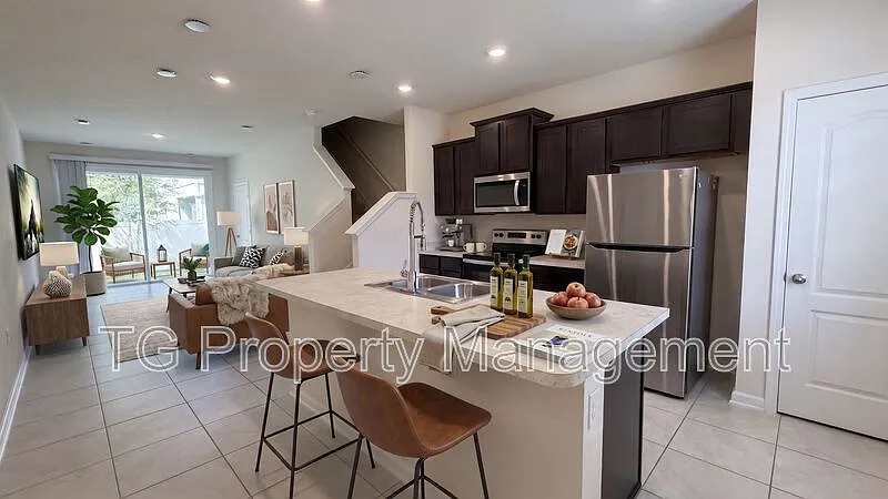 2 bed, 2.5 bath, 1110 sqft, $1,595 — Photo 2