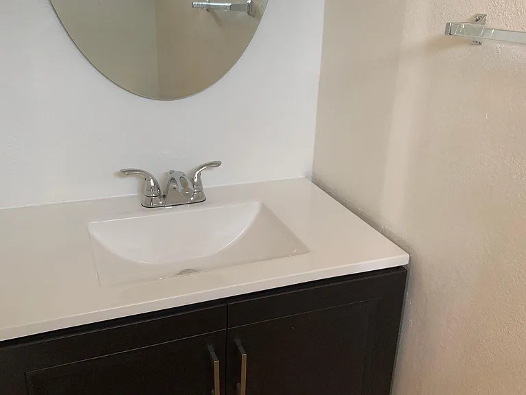 937 N Louise St #8 — Photo 5