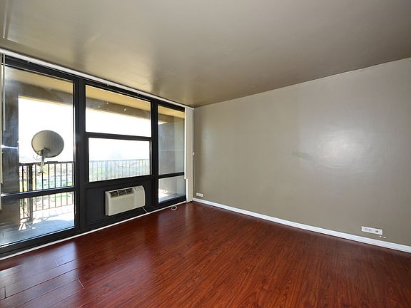 4th image of 3001 S Michigan Ave Unit 1604