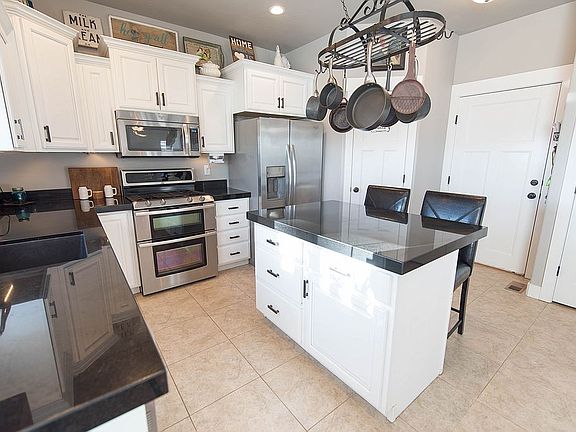 3rd image of 8402 N Western Gailes Dr