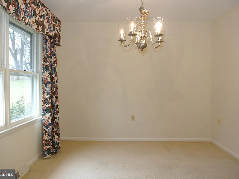 2140 Nodleigh Ter — Photo 8