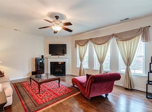 5th image of 4849 Samuel Pinckney Dr #112