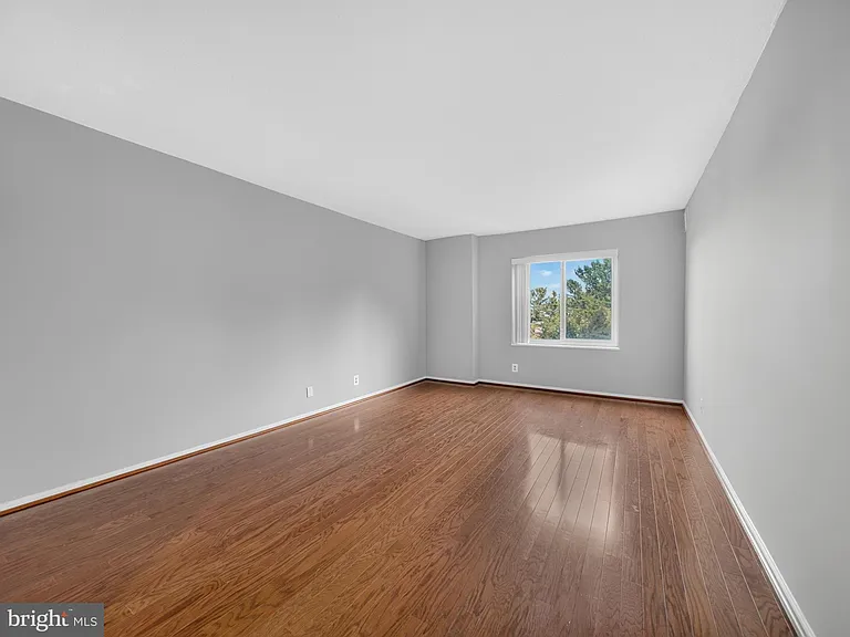 8350 Greensboro Dr #422 — Photo 18