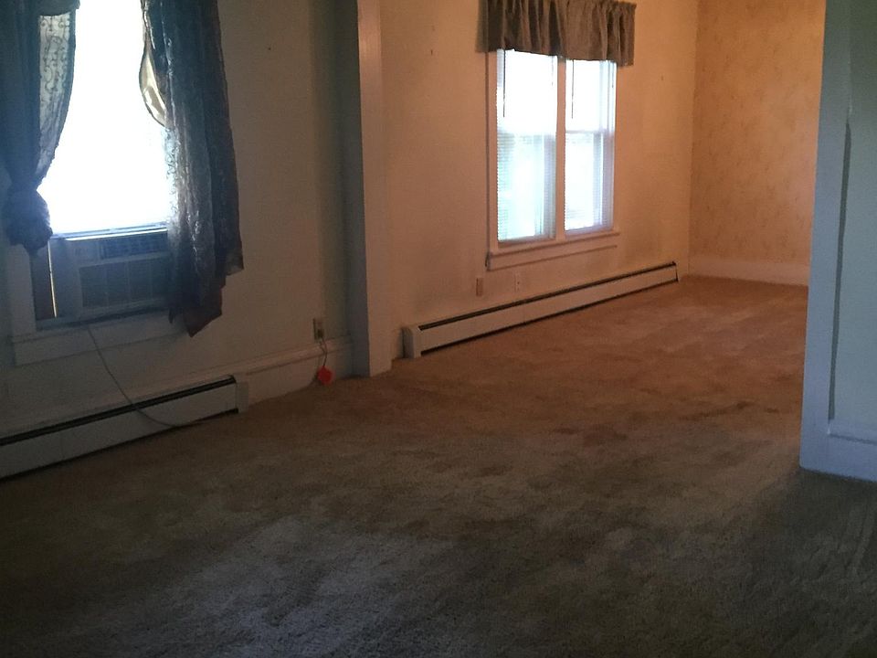 1st image of 950 E Division St