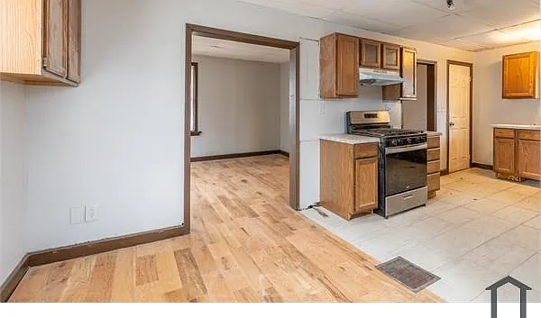 327 Saxton St #327 — Photo 6