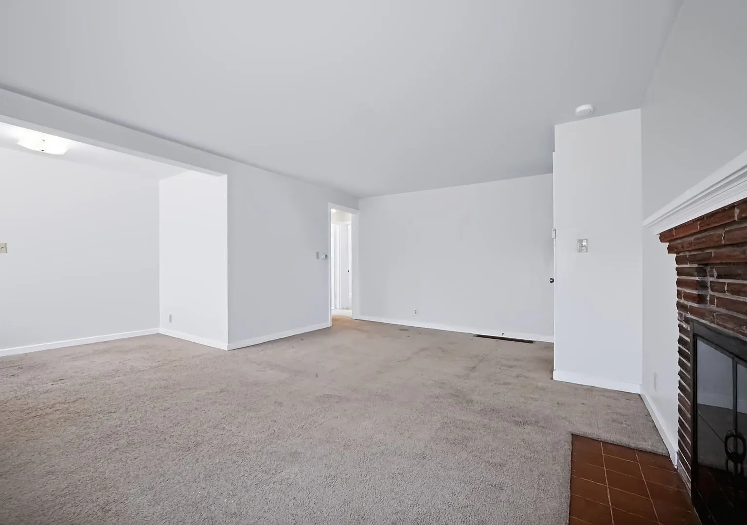 Charming Seattle Home with Sizable Yard, Private Garage, Yard & In-Unit Laundry — Photo 3