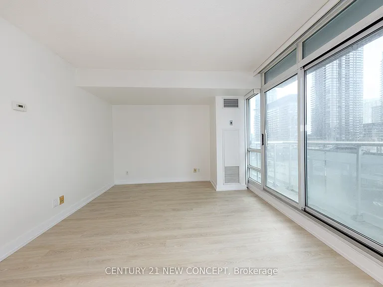 381 Front St W #501 — Photo 18