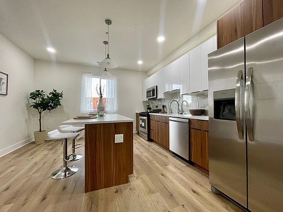5th image of 2504 E Tioga St #B14