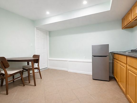 3rd image of 369 Accacia St #Gf