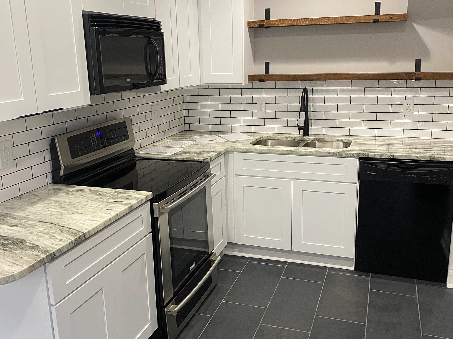 828 W Kalamazoo Ave — Photo 2