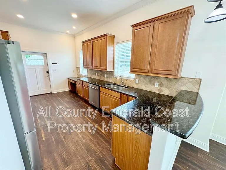 722 Kelly St — Photo 18
