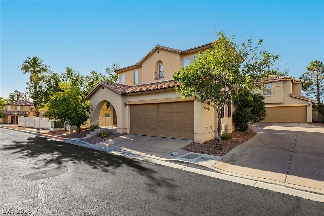 3 bed, 2.5 bath, 1486 sqft, $1,800 — Photo 2