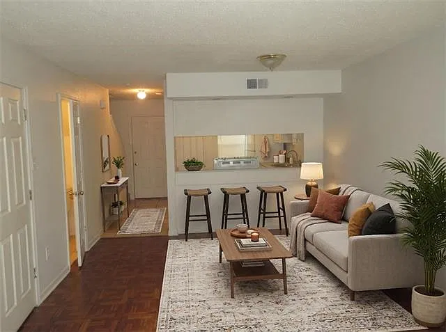 2 bed, 1.5 bath, 1056 sqft, $1,200 — Photo 3