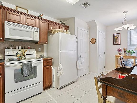 5th image of 93 Avant Garde Cir Unit 93