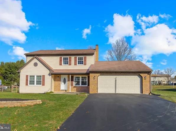 7 Fausnacht Dr, Denver, PA 17517