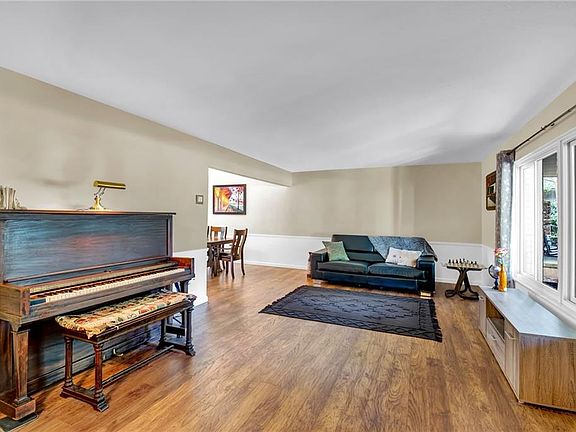 5th image of 27740 Sanders Ln