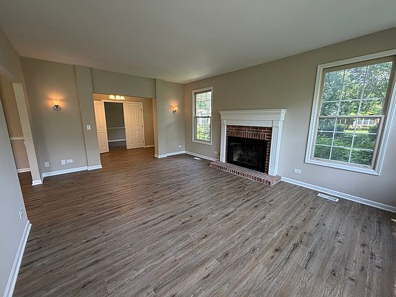 4th image of 112 Harvard Ct