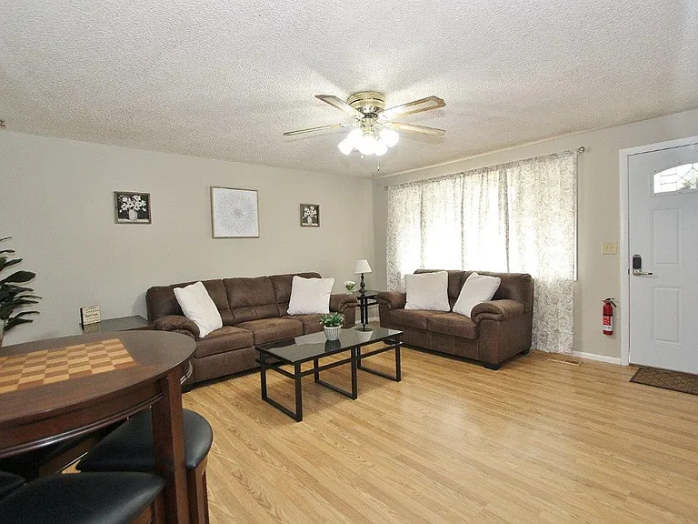 Evergreen House — Photo 4