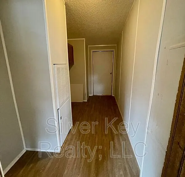 137 H St — Photo 21