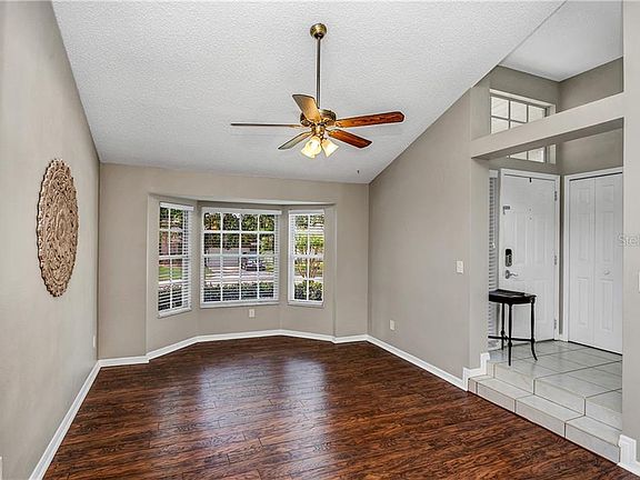 5th image of 403 Cinnamon Oak Ct