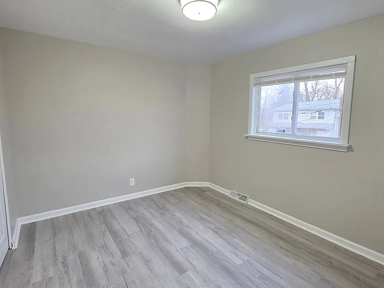 33507 Berville Ct — Photo 11