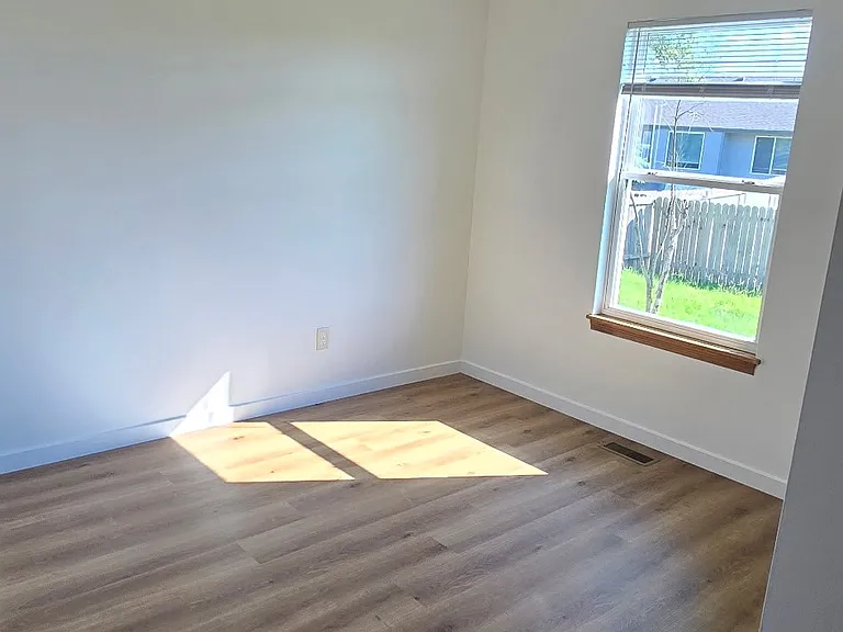 609 S Longbranch Dr — Photo 24