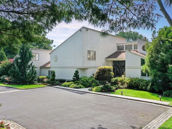 (undisclosed Address), Oyster Bay Cove, NY 11791