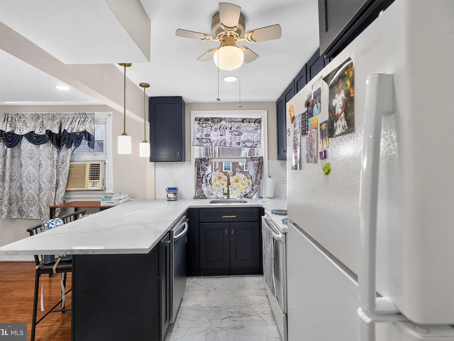 3 bed, 1.5 bath, 1182 sqft, $1,850 — Photo 4