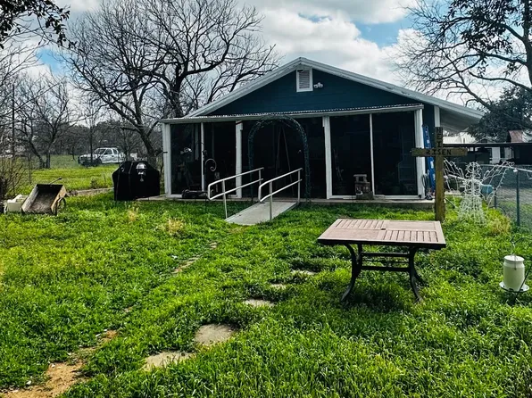 903 E Hullum St, Breckenridge, TX 76424