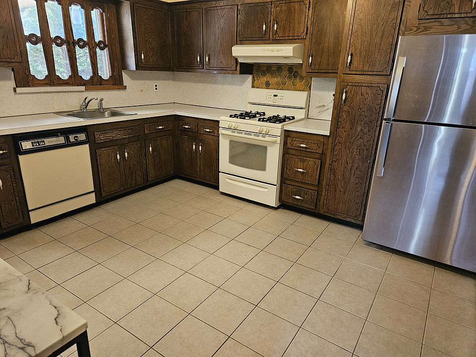 1st image of 60 Fowler Ave Floor 1
