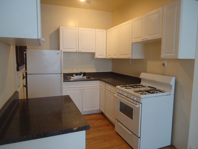 2nd image of 1026 W Loyola Ave