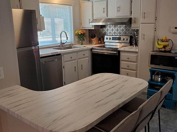 2nd image of 2021 Mahan Ave Space B6