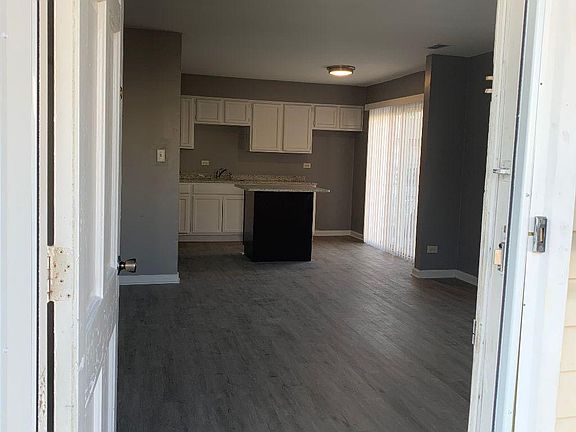 3rd image of 195 Robert Ct