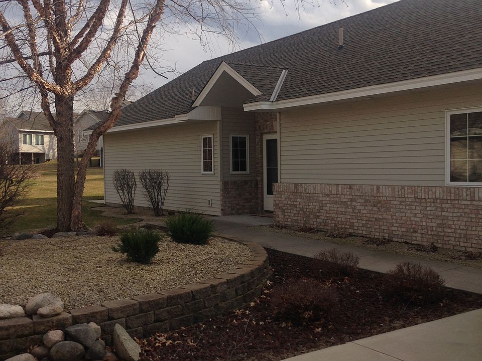 huge 1-level th,private lot 