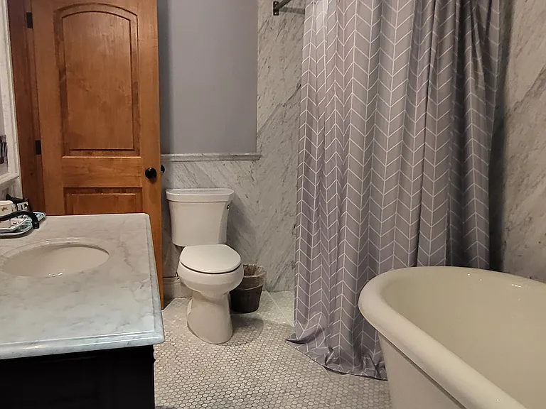 303 W Thomson Ave — Photo 8