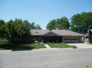 1741 Berglund Dr, Clay Center, KS 67432