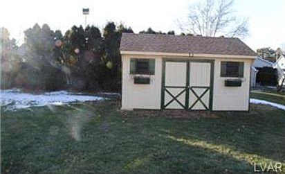3rd image of 822 Hickory Ln