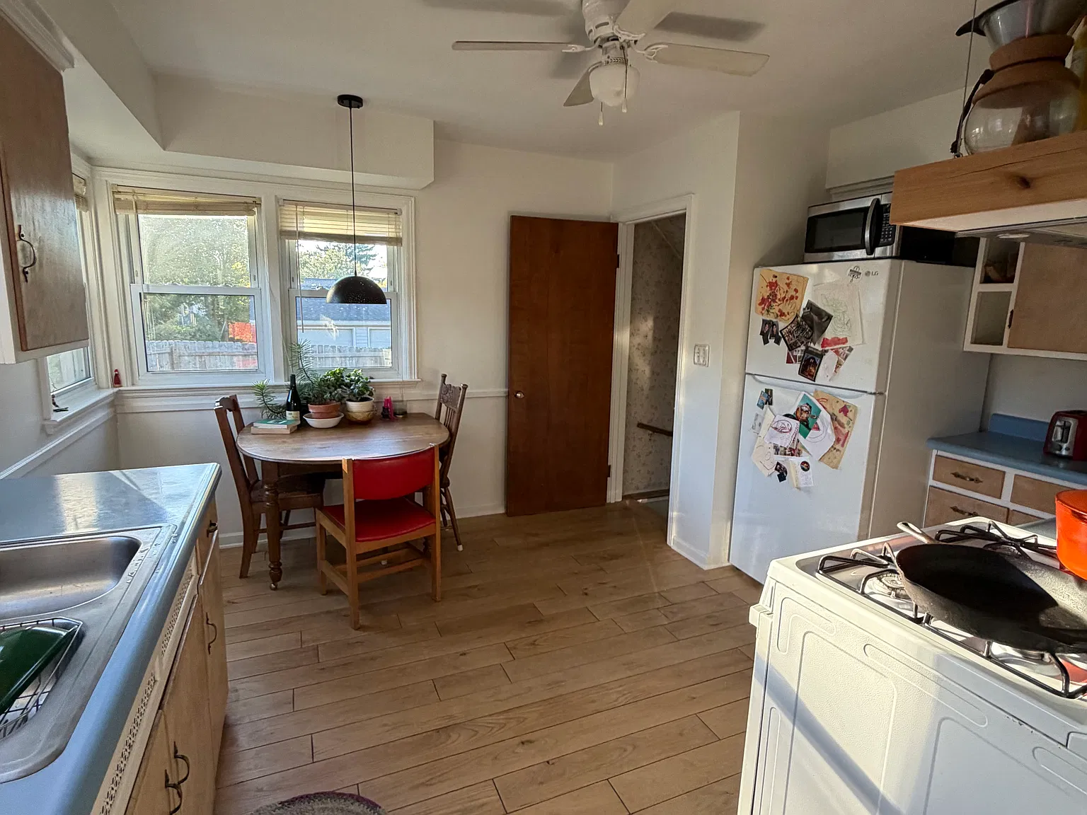 3 bed, 1200 sqft, $1,300 — Photo 2