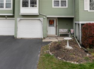 29 Ziemke Farm Ln, Cohoes, NY 12047