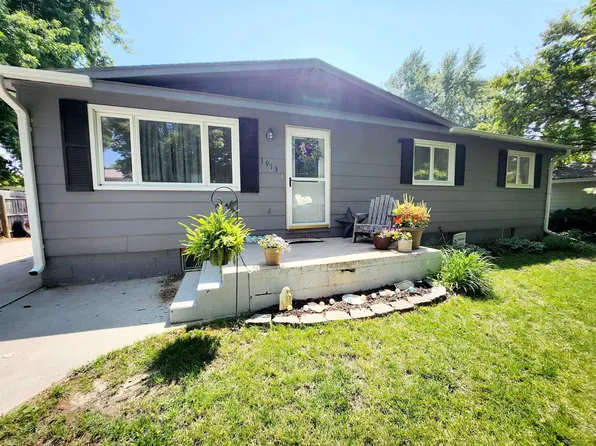 1913 Avenue A, Gothenburg, NE 69138